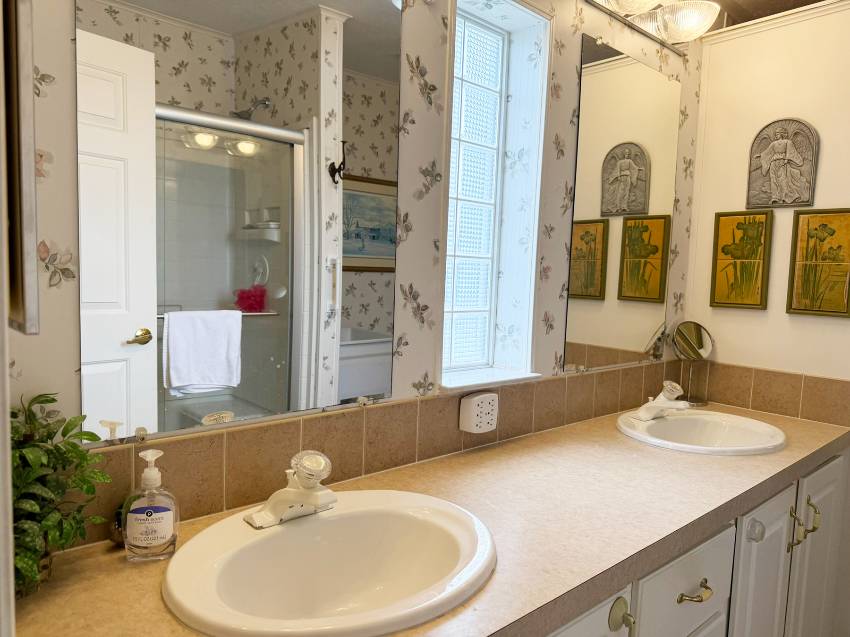 105 Bougenvilea Terrace a Parrish, FL Mobile or Manufactured Home for Sale